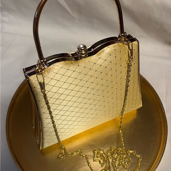 🔥SALE Vintage Gold handbag with Gold-Tone Chain - Picture 2 of 13